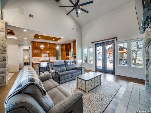 196 Bobby Lynn Dr., Adkins, TX 78101