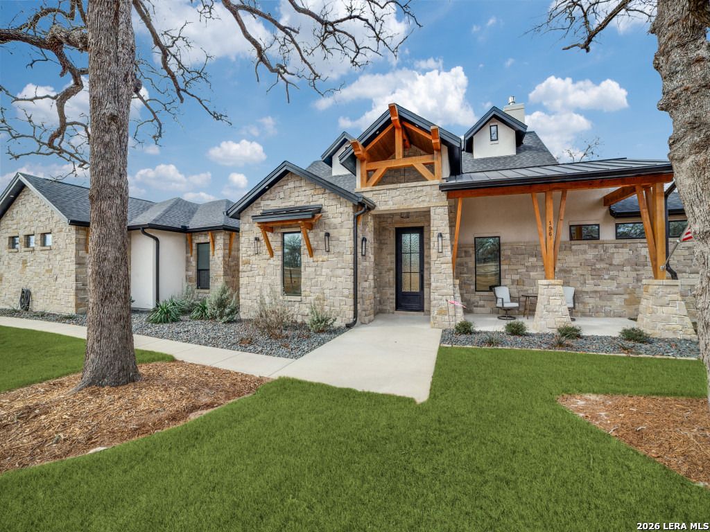 196 Bobby Lynn Dr., Adkins, TX 78101