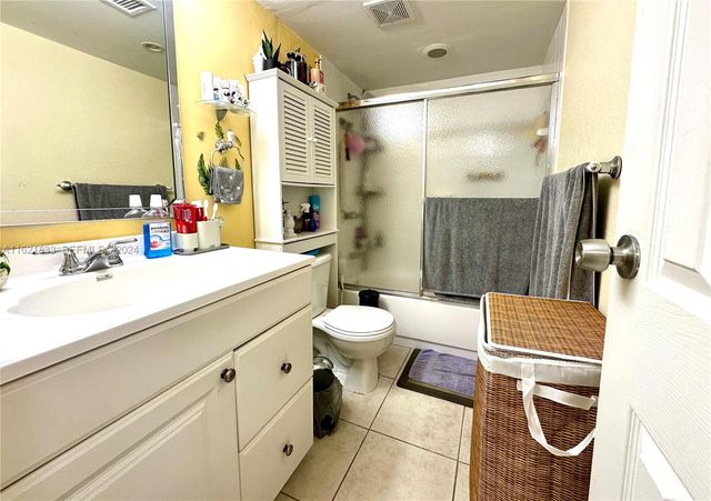 2831 Somerset Drive 206, Lauderdale Lakes, FL 33311
