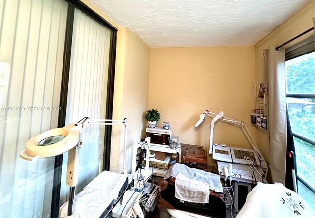 2831 Somerset Drive 206, Lauderdale Lakes, FL 33311