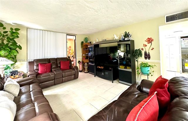 2831 Somerset Drive 206, Lauderdale Lakes, FL 33311