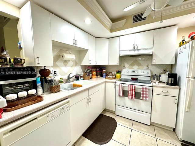 2831 Somerset Drive 206, Lauderdale Lakes, FL 33311