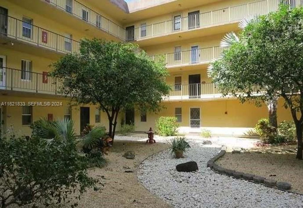 2831 Somerset Drive 206, Lauderdale Lakes, FL 33311