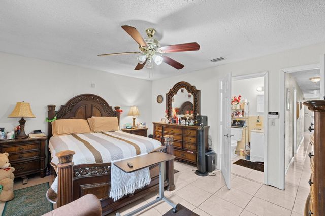 524 NW 9th Avenue, Boynton Beach, FL 33435
