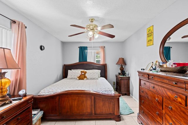 524 NW 9th Avenue, Boynton Beach, FL 33435