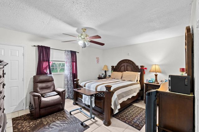 524 NW 9th Avenue, Boynton Beach, FL 33435