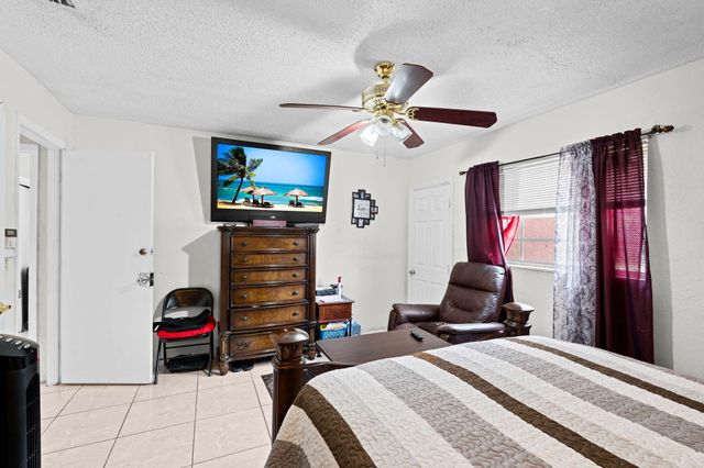 524 NW 9th Avenue, Boynton Beach, FL 33435
