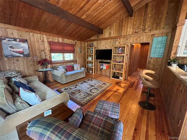 71 Garden City Avenue, Point Lookout, NY 11569