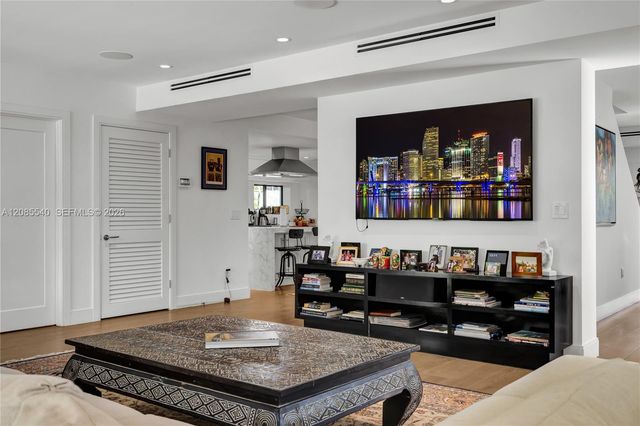 2802 Prairie Avenue, Miami Beach, FL 33140