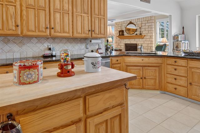 272 Edward Farris Road, Weatherford, TX 76085
