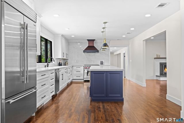 53 West Hill Circle, Stamford, CT 06902