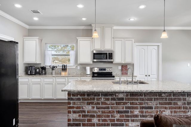 11486 Tannis Rd, St Amant, LA 70774