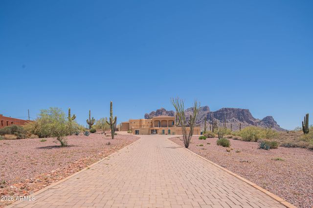 3931 N MARLOW Road, Apache Junction, AZ 85119