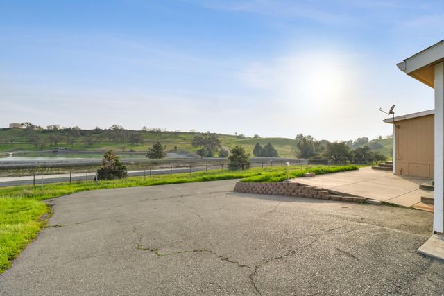 3814 Lakeview Dr, Ione, CA 95640