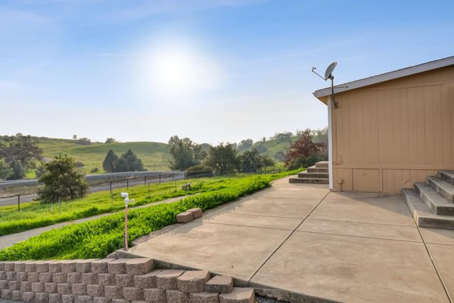 3814 Lakeview Dr, Ione, CA 95640