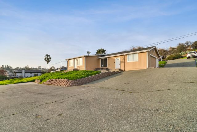 3814 Lakeview Dr, Ione, CA 95640