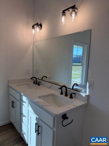 677 PINEY MOUNTAIN RD, Appomattox, VA 24522