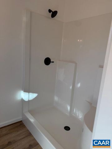 677 PINEY MOUNTAIN RD, Appomattox, VA 24522