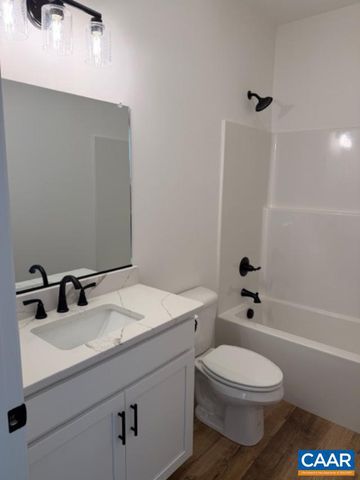 677 PINEY MOUNTAIN RD, Appomattox, VA 24522