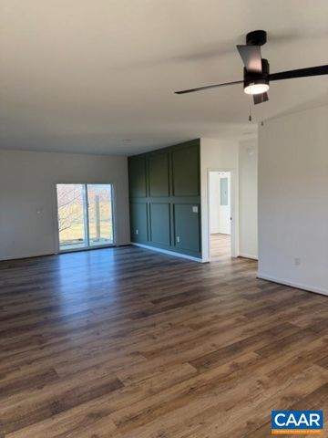 677 PINEY MOUNTAIN RD, Appomattox, VA 24522