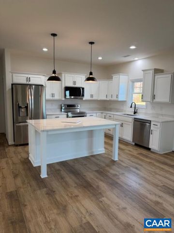 677 PINEY MOUNTAIN RD, Appomattox, VA 24522