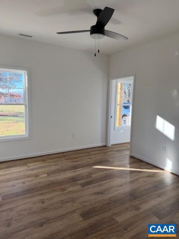 677 PINEY MOUNTAIN RD, Appomattox, VA 24522