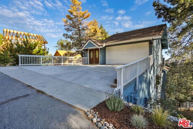 30139 Enchanted Way, Running Springs, CA 92382