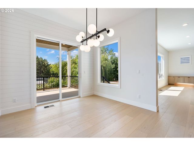 8014 Sw SPRUCE St, Portland, OR 97223
