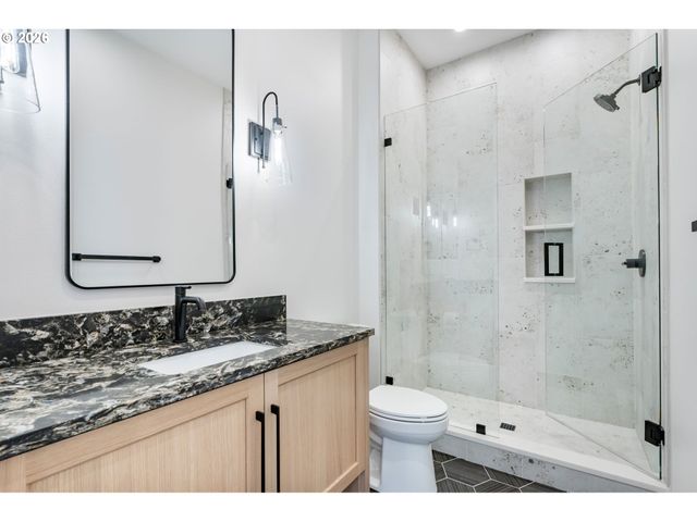 8014 Sw SPRUCE St, Portland, OR 97223