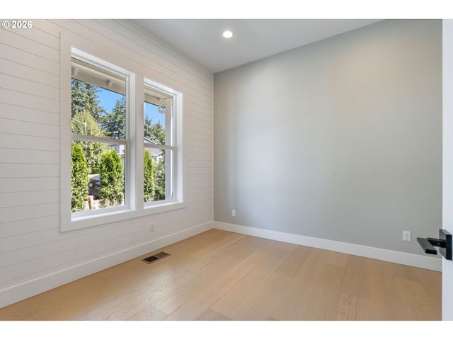 8014 Sw SPRUCE St, Portland, OR 97223