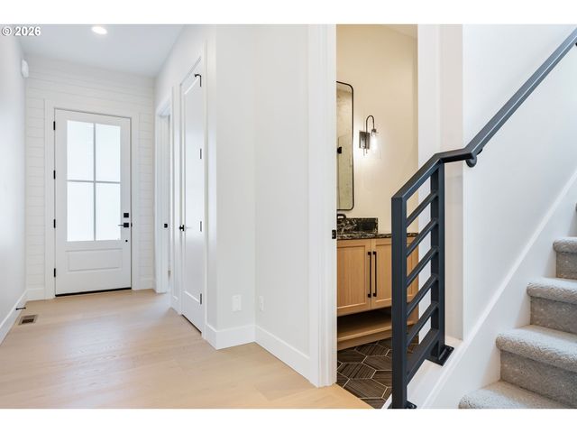 8014 Sw SPRUCE St, Portland, OR 97223