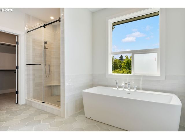 8014 Sw SPRUCE St, Portland, OR 97223