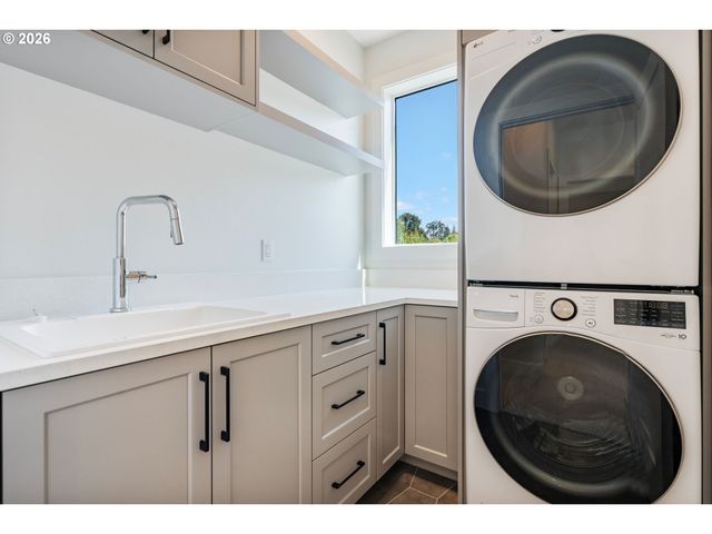 8014 Sw SPRUCE St, Portland, OR 97223
