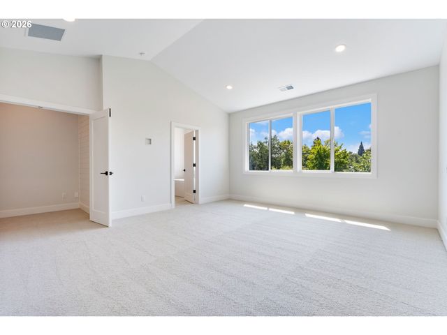 8014 Sw SPRUCE St, Portland, OR 97223