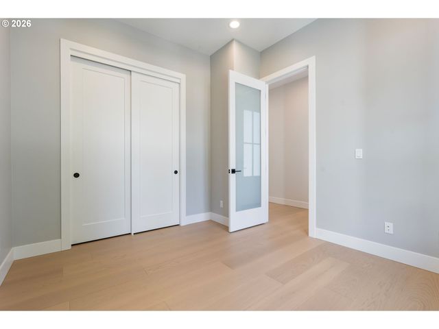 8014 Sw SPRUCE St, Portland, OR 97223