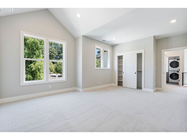 8014 Sw SPRUCE St, Portland, OR 97223
