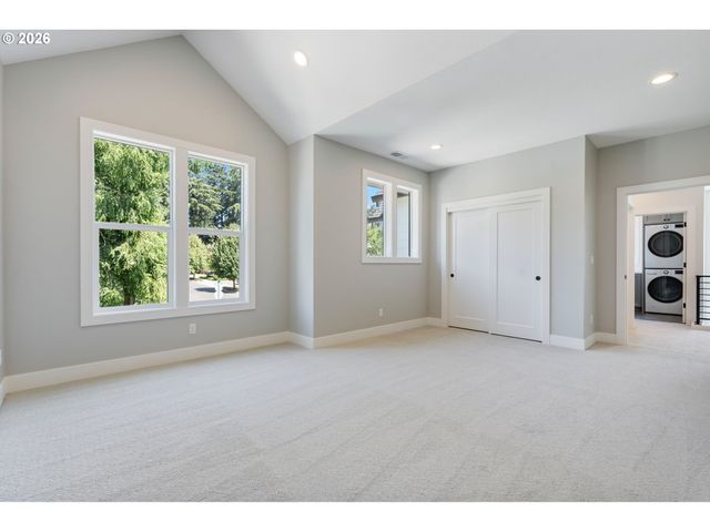 8014 Sw SPRUCE St, Portland, OR 97223