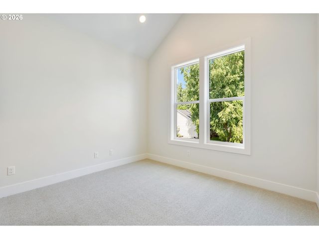 8014 Sw SPRUCE St, Portland, OR 97223
