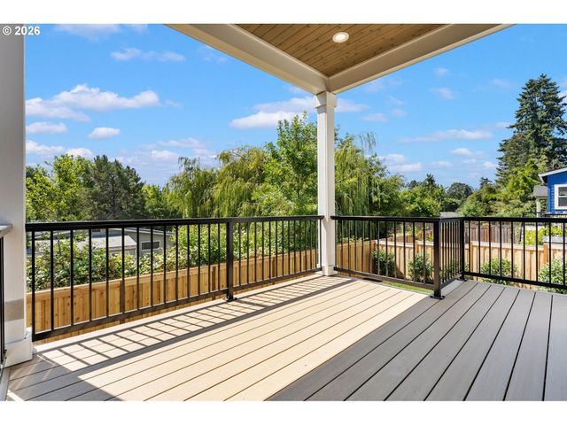 8014 Sw SPRUCE St, Portland, OR 97223