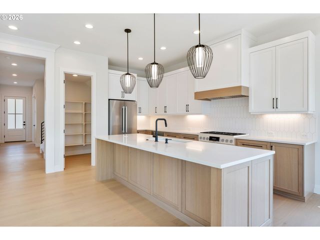 8014 Sw SPRUCE St, Portland, OR 97223