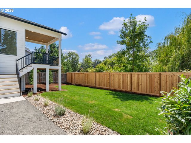 8014 Sw SPRUCE St, Portland, OR 97223