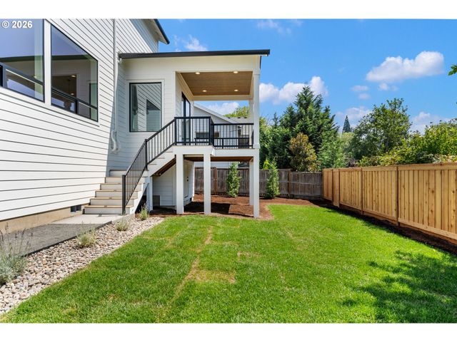 8014 Sw SPRUCE St, Portland, OR 97223