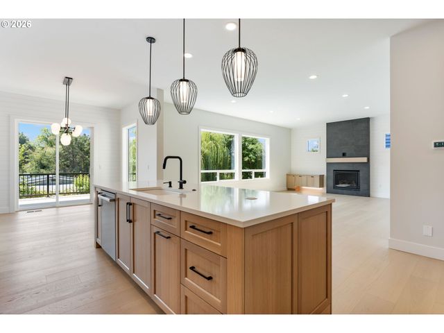8014 Sw SPRUCE St, Portland, OR 97223