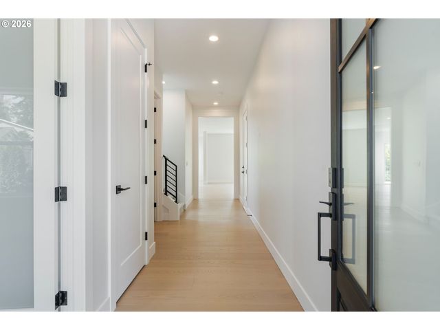 8014 Sw SPRUCE St, Portland, OR 97223