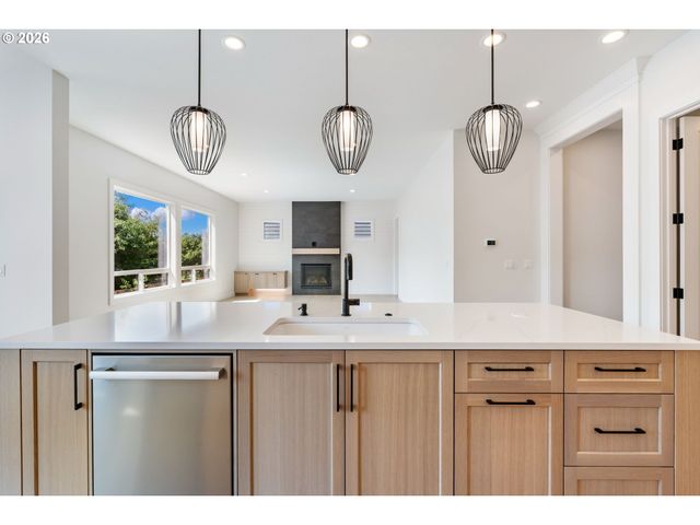 8014 Sw SPRUCE St, Portland, OR 97223