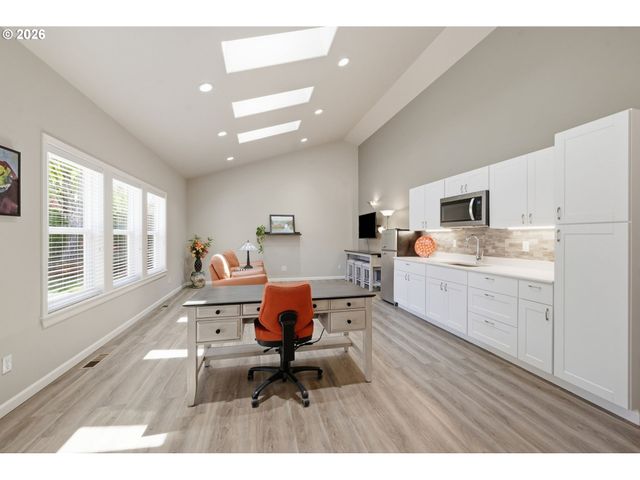 3364 SAINT THOMAS St, Eugene, OR 97408