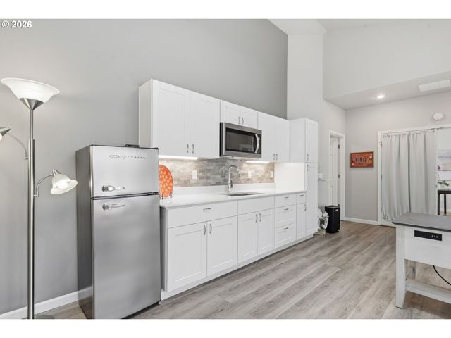 3364 SAINT THOMAS St, Eugene, OR 97408