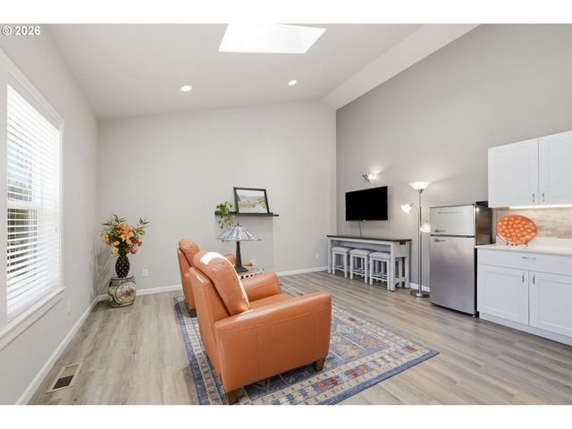 3364 SAINT THOMAS St, Eugene, OR 97408