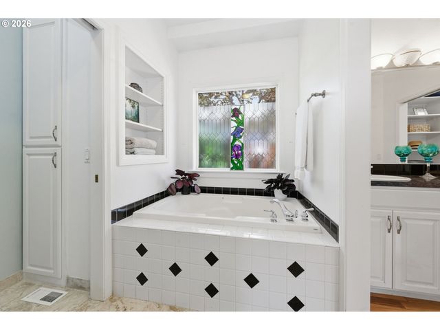 3364 SAINT THOMAS St, Eugene, OR 97408