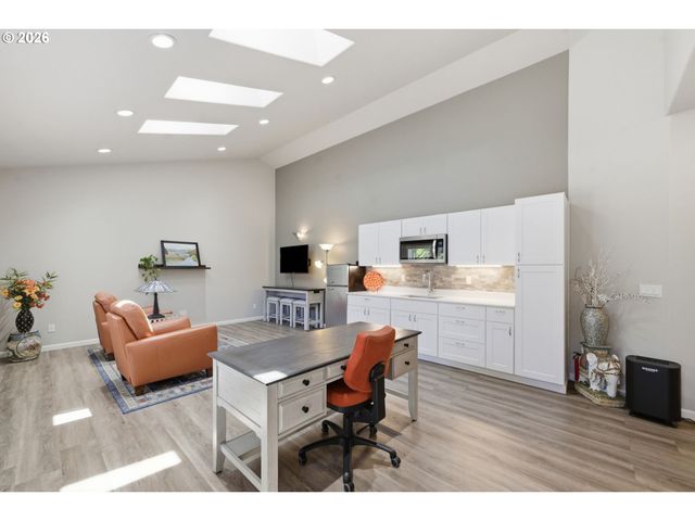 3364 SAINT THOMAS St, Eugene, OR 97408